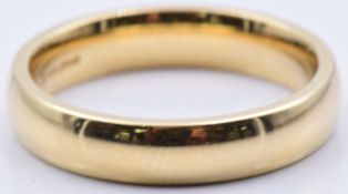 An 18ct gold wedding band/ ring, 5.7g, size L/M