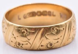 An 18ct gold wedding band/ ring with engraved floral decoration, 4.3g, size K