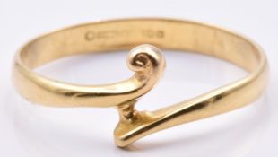 An 18ct gold twist ring, 2.5g, size S