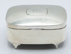 Hallmarked silver jewellery casket with hinged lid, raised on four stepped feet, Birmingham 1920