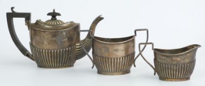 Edward VII hallmarked silver three piece bachelor's teaset with reeded lower body, Birmingham 1908