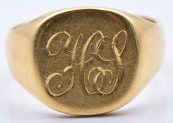 An 18ct gold signet ring, 9.5g, size M