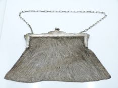 George V hallmarked silver mesh purse, Birmingham 1916, maker's mark EK, length 19.5cm, weight 320g