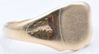A 9ct gold signet ring, 4.8g, size S