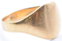 An 18ct gold signet ring, 5.5g, size R