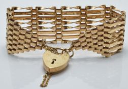 A 9ct gold gate bracelet, 20.6g