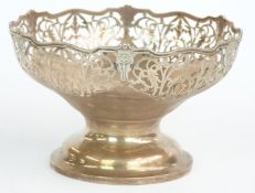 Mappin & Webb George V hallmarked silver pedestal bowl with pierced decoration, Birmingham 1928