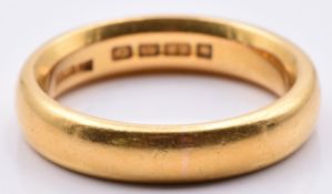 A 22ct gold wedding band/ ring, London 1919, 8.3g, size M
