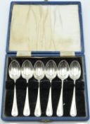 Cased set of hallmarked silver teaspoons, Sheffield 1950 maker Thomas Bradbury & Son, 82g