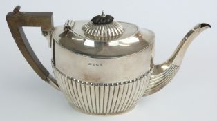 Edward VII hallmarked silver teapot with reeded lower body, Birmingham 1905 maker William Devenport,