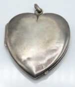 A large silver heart shaped locket 24.4g. W - 4.5 x L - 6 cm