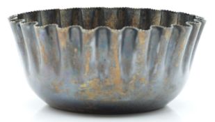 Victorian hallmarked silver sugar bowl with crimped edge, Birmingham 1886 maker's mark indistinct,