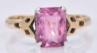 A 9ct gold ring with paste, 2.2g, size L