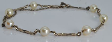A 9ct white gold bracelet set with pearls