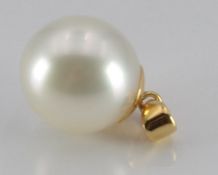 A 9ct gold pendant set with an Australian pearl, 2.3g