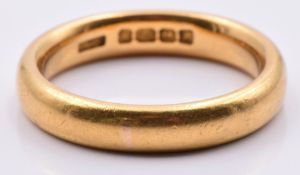 A 22ct gold wedding band/ ring, Birmingham 1924, 8.4g, size O/P