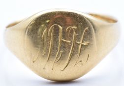 An 18ct gold signet ring, 5.1g, size M