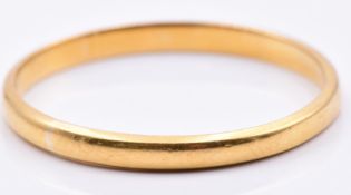 A 22ct gold wedding band/ ring, 1.8g, size Q