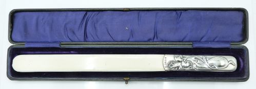 Art Nouveau Edward VII cased hallmarked silver handled ivory page turner, Birmingham 1903 maker