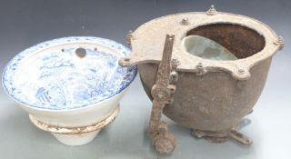 Victorian transfer printed toilet decorated in the 'Oriental' pattern, possibly Spode, with cast