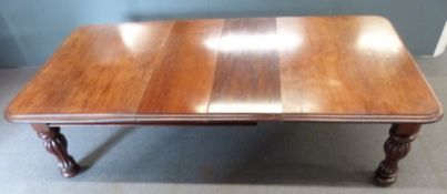 Victorian mahogany wind out extending dining table with two extra leaves, raised on bulbous reeded