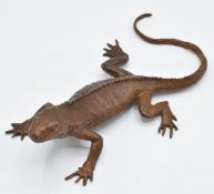 Japanese bronze lizard with mark to base, 13.5 x 8cm