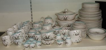 Alfred Meakin retro dinner and tea ware in Hedgrow pattern, approximately 125 pieces