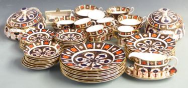 Royal Crown Derby Imari 1128 pattern eight place setting dinner and tea service including two