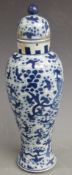 Chinese blue and white lidded vase with dragon decoration, 23cm tall