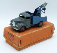 Dinky Toys diecast model Breakdown Lorry with grey body, blue cab and crane and red hubs, 25x, in