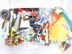 5kg of loose Lego parts including Classic, pirates, vehicles etc