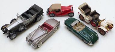 Five Franklin and Danbury Mint diecast model vehicles 1961 Jaguar E-type, 1925 Rolls Royce Silver