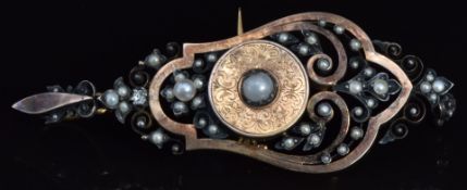 A c1900 French 18ct gold pendant set with pearls and two old European cut diamonds, 8 x 2.8cm, 16.