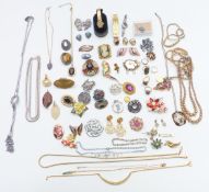 Costume jewellery, watches, marcasite silver brooch depicting the Parthenon building, yellow metal