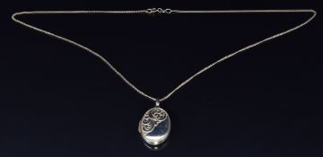 A 9ct gold necklace and 9ct gold locket, 5.2g, length 47cm