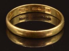A 22ct gold wedding band/ ring, size W, 3.6g