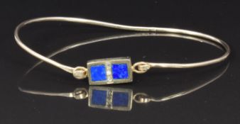 A 9ct gold bangle set with lapis lazuli and diamonds, 3.2g