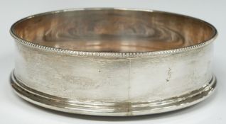 Modern feature hallmarked silver wine coaster, London 1976, maker R Hodd & Son, diameter 13cm