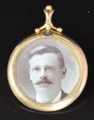 Edwardian 9ct gold locket, 3.8cm diameter