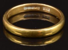 A 22ct gold wedding band/ ring, size N, 3.6g