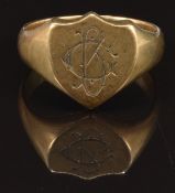 A 9ct gold signet ring, size R, 7.6g