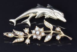 Edwardian brooch set with seed pearls and a 9ct gold brooch in the form of dolphins, 3.9g