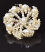 Georgian brooch threaded with seed pearls, 2.3cm
