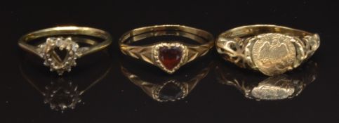 Three 9ct gold rings, one set with a heart cut garnet, 4.1g