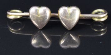 Edwardian 9ct gold brooch in the form of two hearts, Birmingham 1905, 2.1g