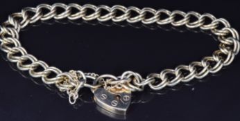 A 9ct gold bracelet made up of double links, 15.3g
