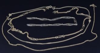 An 18ct gold chain, 2.8g, and further sections of chain