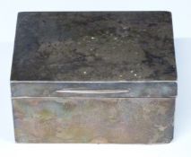 Edward VII Goldsmiths & Silversmiths Co Ltd hallmarked silver cigarette box, London 1906, length