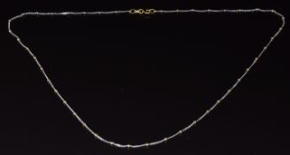 An 18ct bi-coloured necklace with sphere decoration, 3g, length 42cm
