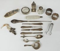 Victorian hallmarked silver pepper with wrythen body and lid, Birmingham 1891, maker Deakin &